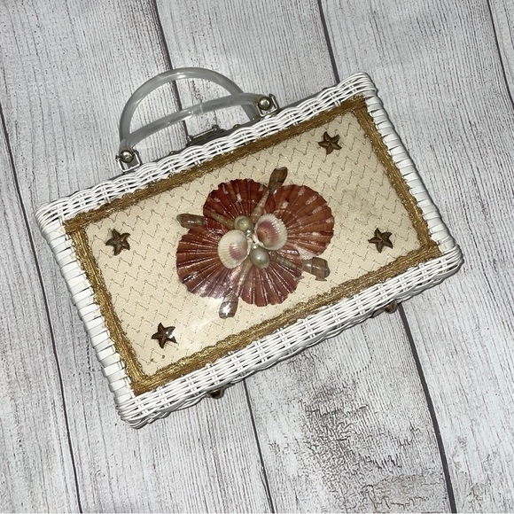 atlas Handbags - Vintage 1960s Princess Charming By Atlas Wicker & Lucite white Seashell Handbag